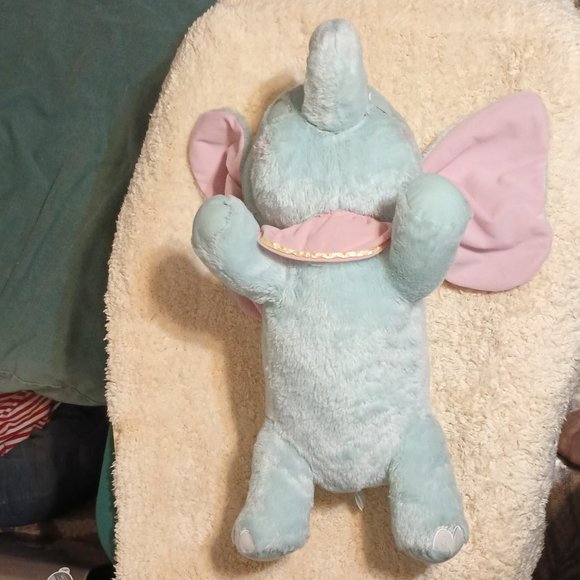 VGUC ~ Dumbo Elephant Disney's Sleeping Fun Fan Amuse SEGA 22" Plush Toy - Picture 8 of 8